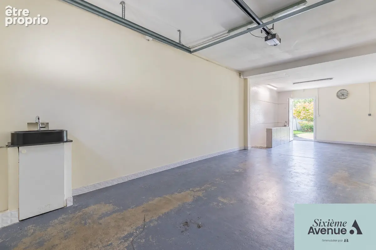 Maison meulière familiale avec piscine couverte, jardin et garage - photo 16
