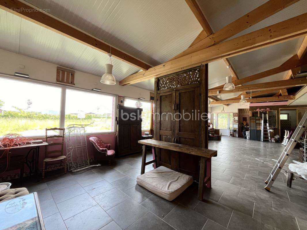 Commerce à LA BARRE-EN-OUCHE