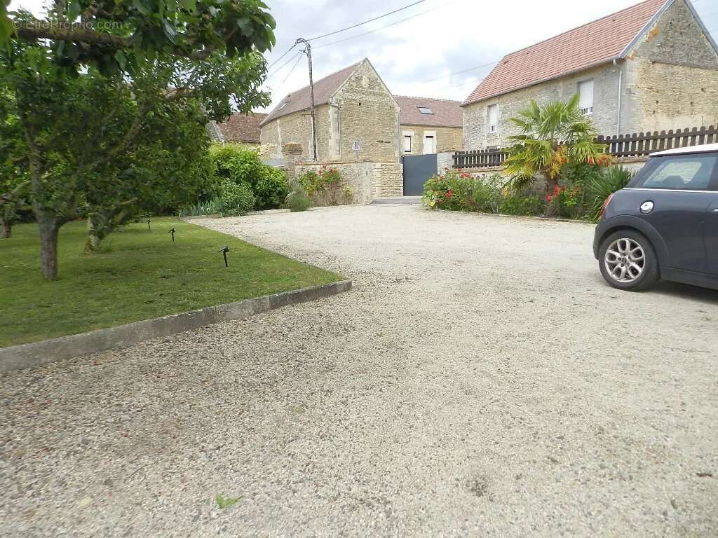 Maison à SAINT-PIERRE-SUR-DIVES