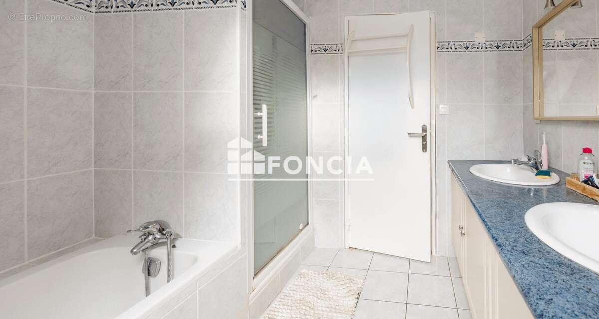 Maison à SAINT-GONDRAN