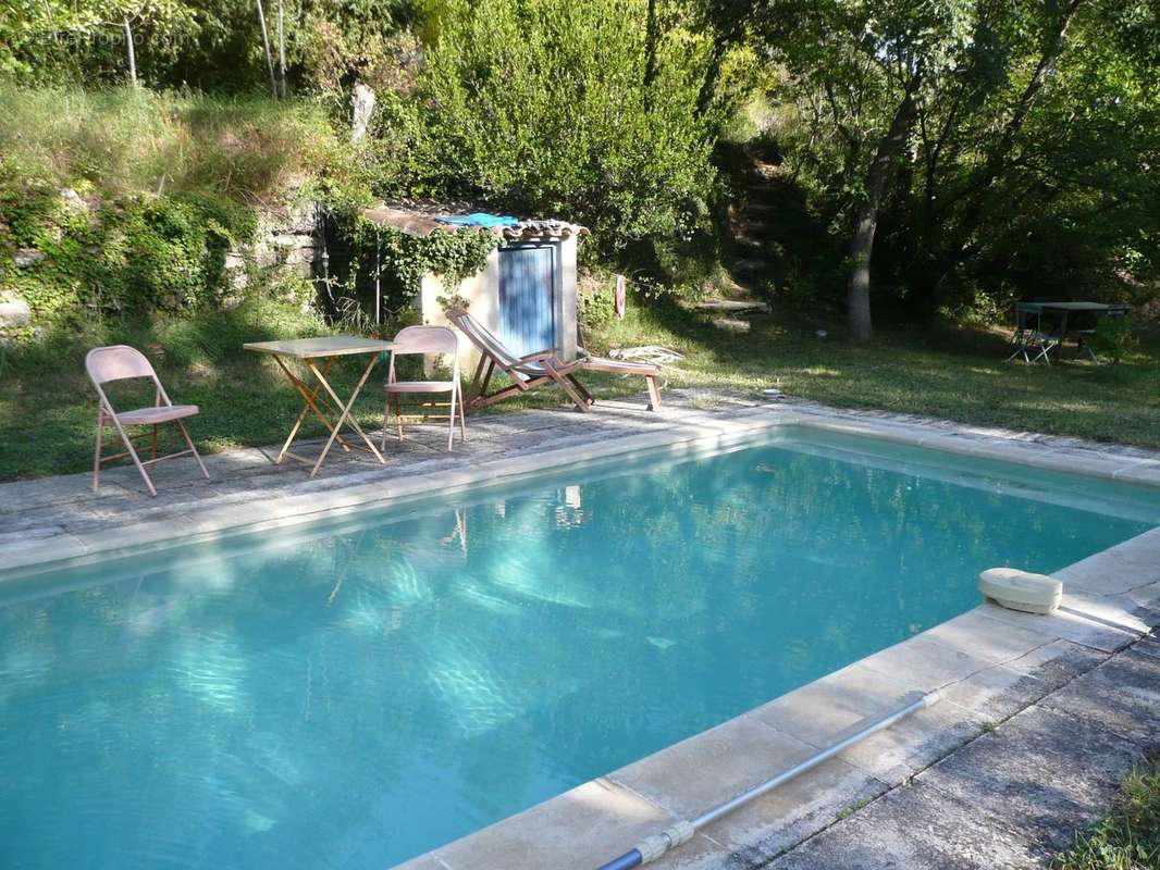 Maison en pierre à vendre à Ménerbes avec un jardin et piscine - photo 2