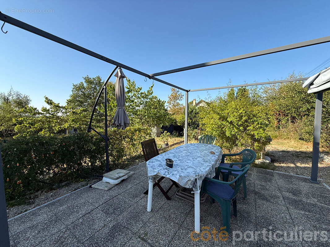 SANS TRAVAUX Pavillon à Saint-Amand Montrond avec vie de plain-pied - photo 2