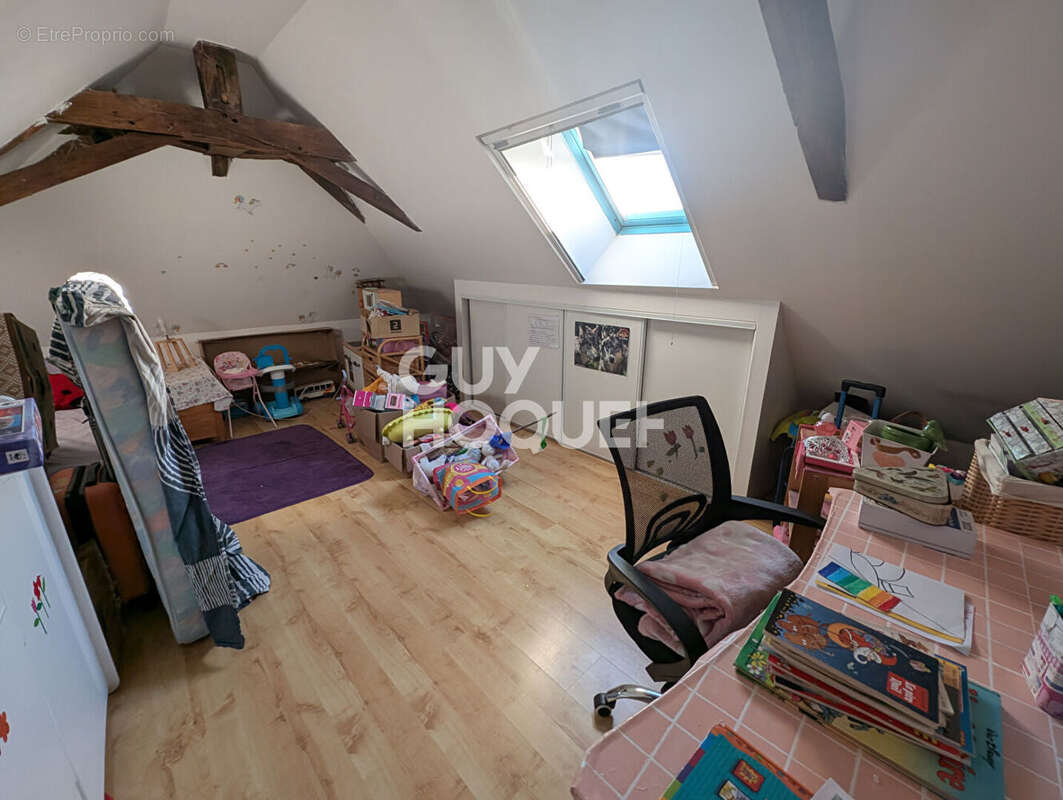 Maison à SAINT-QUENTIN-LES-ANGES