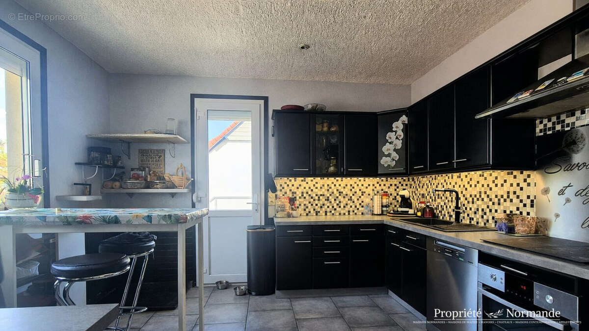 Maison 190 m² à Saint-Arnoult  - photo 4