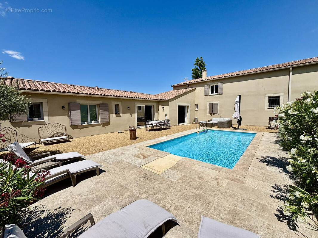 Commerce à MALAUCENE