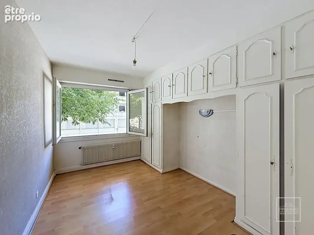 Lyon 7, debourg, t3 traversant est/ouest, 72m², garage & cave - photo 8