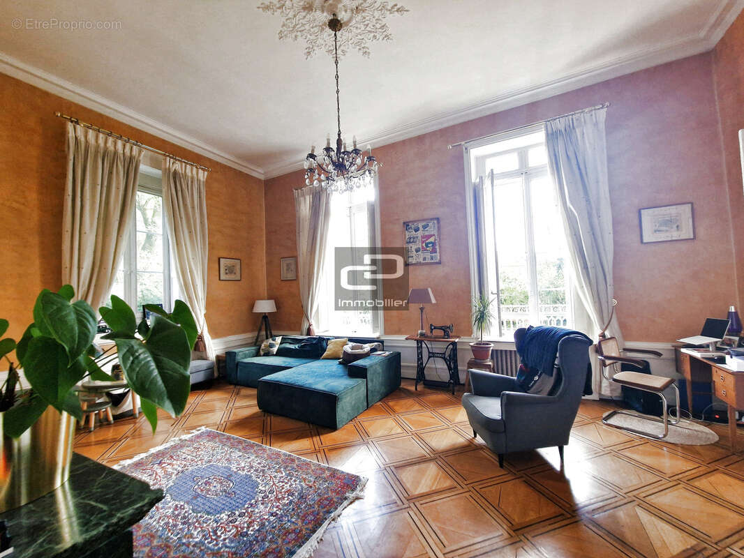 Appartement à COLLONGES-AU-MONT-D'OR