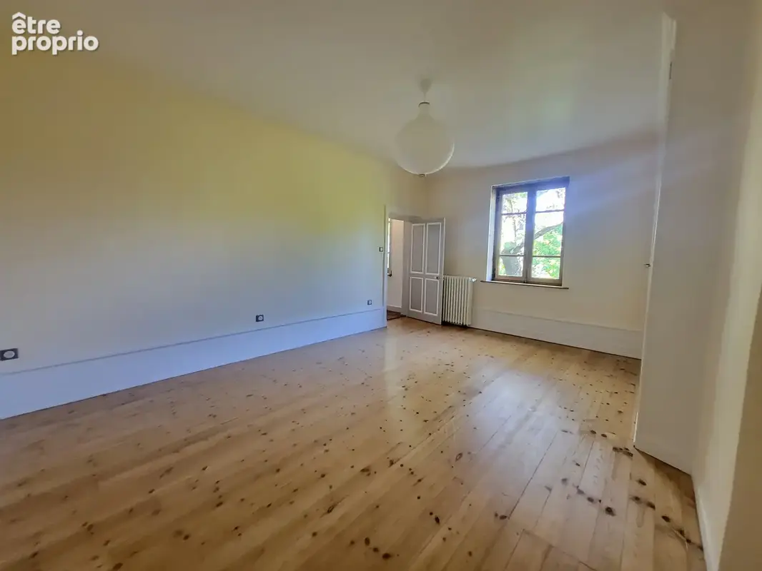 Maison familiale 235m2 avec 6 chambres à Neuville sur Saône - photo 8