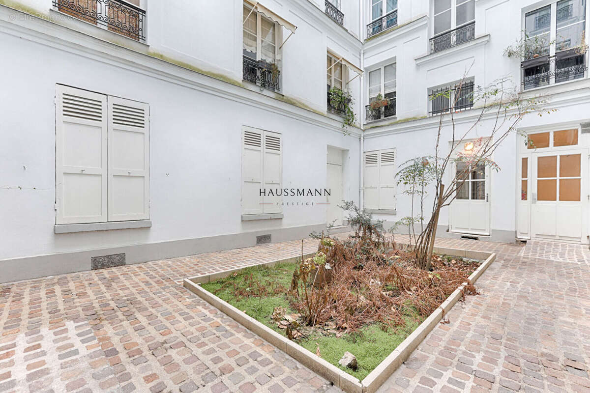 Appartement à PARIS-17E