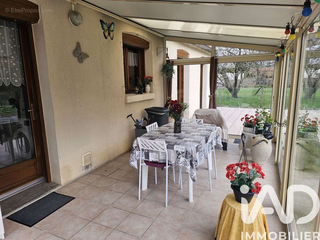 Maison 102 m² à La Vergne  - photo 2