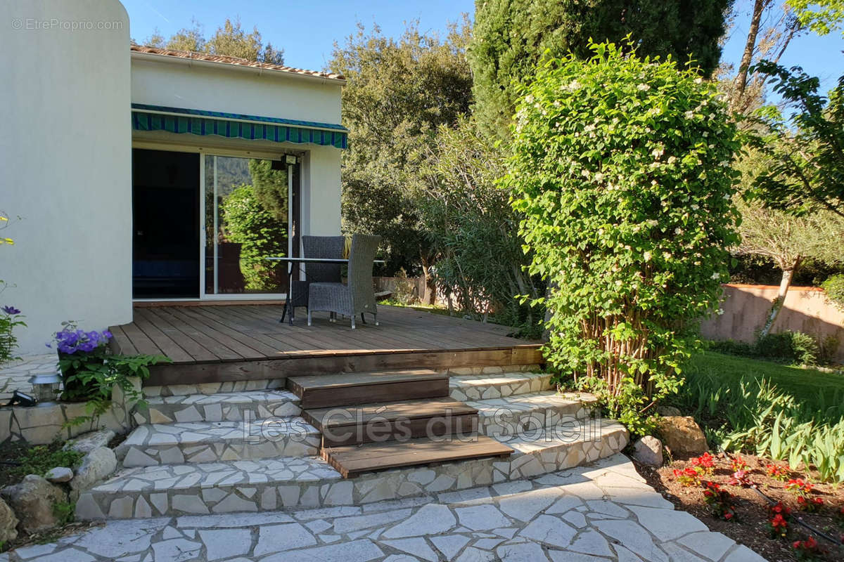 Maison à SOLLIES-TOUCAS