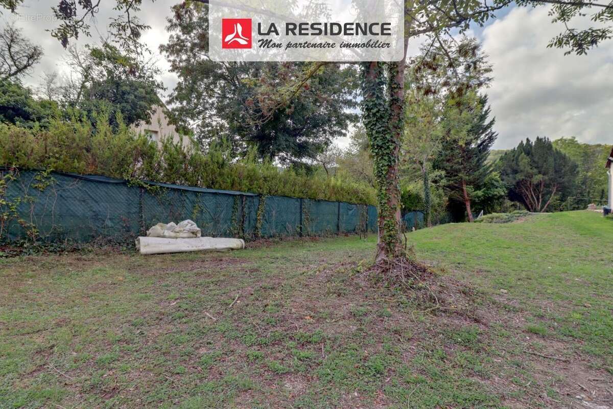 Terrain à AULNAY-SUR-MAULDRE