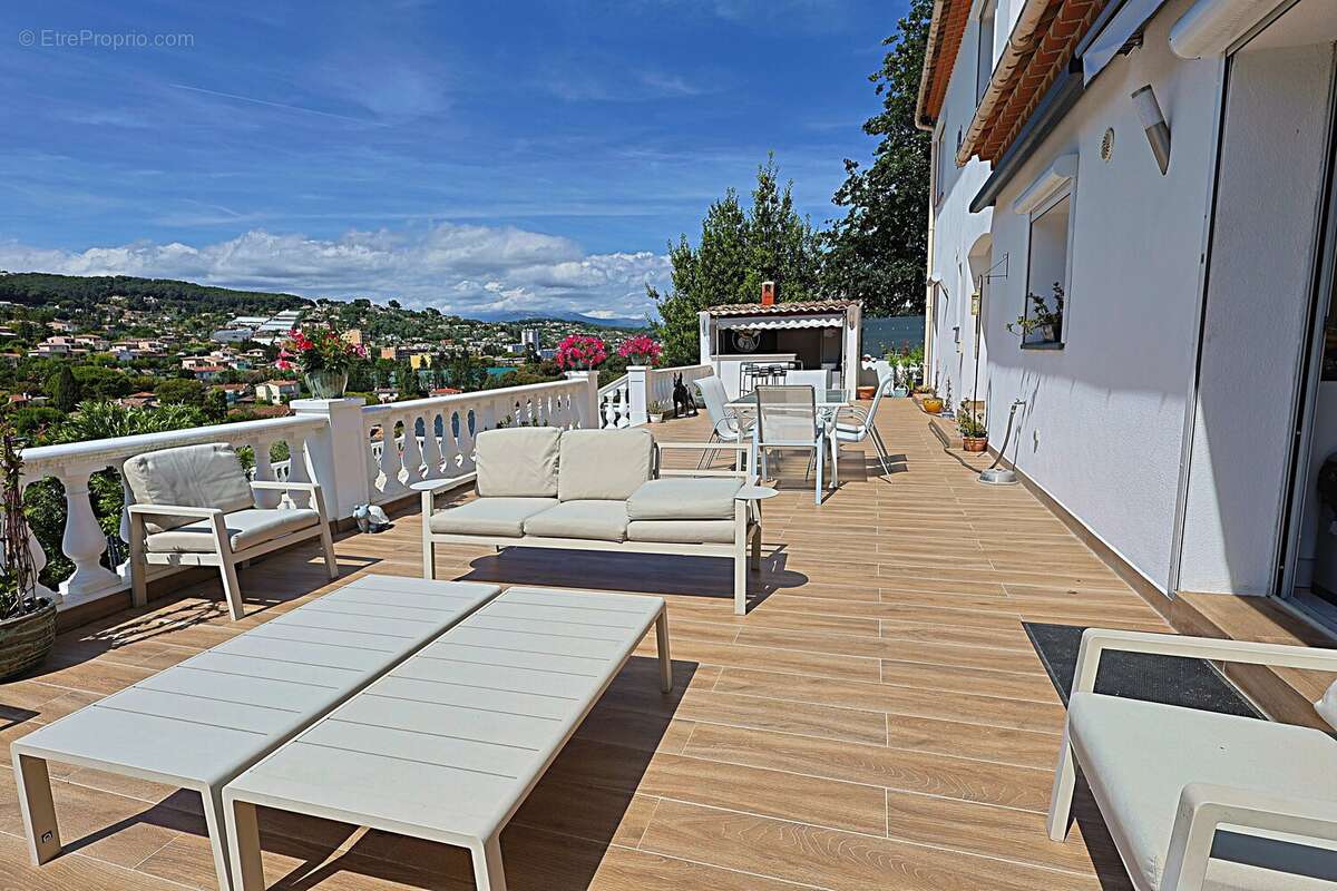 Maison à VALLAURIS