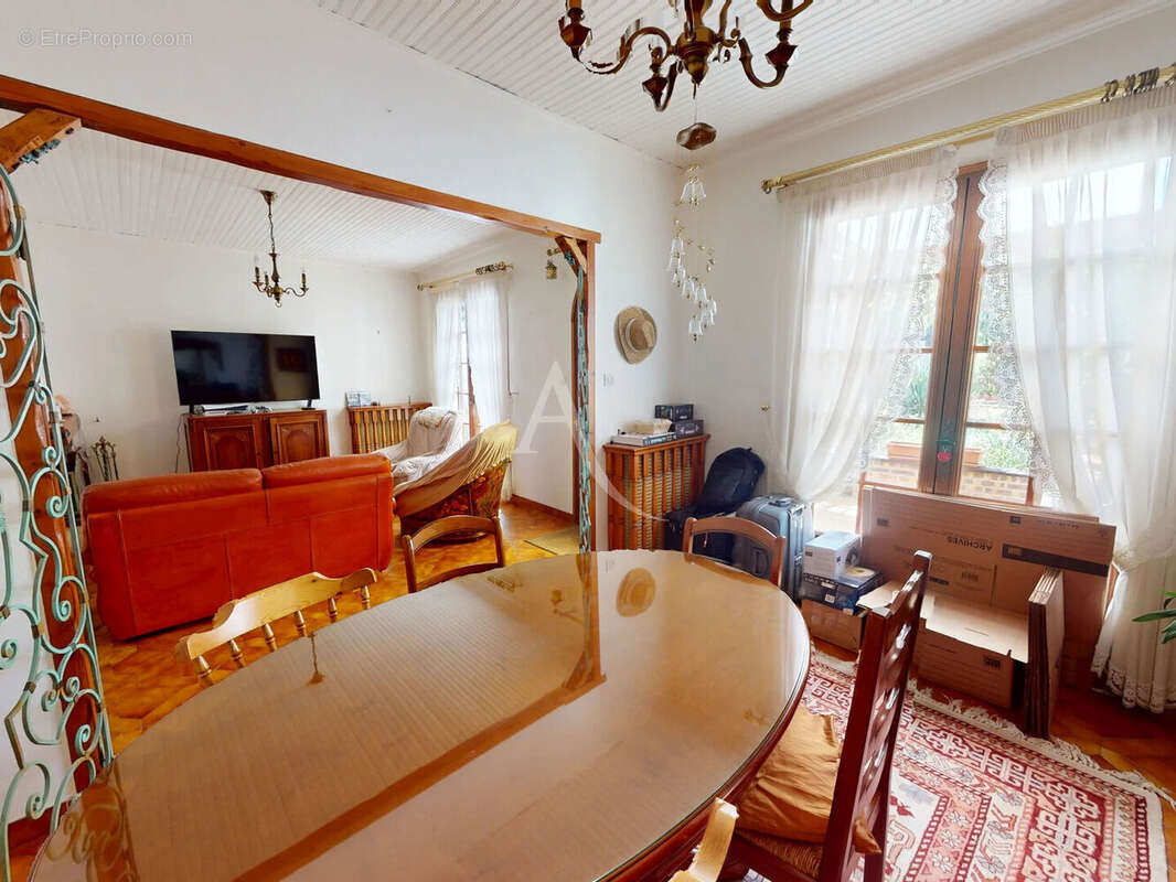 Maison à COUBRON