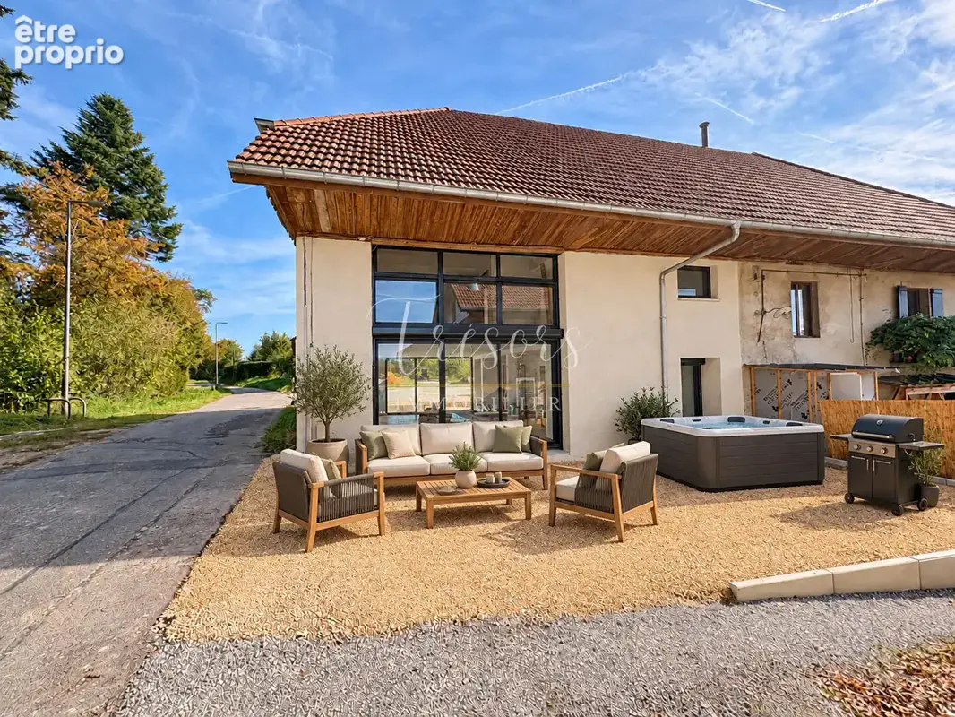 Grange réhabilitée aux beaux volumes - Montagny Les Lanches -140 m2 - photo 2