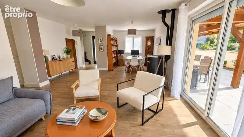 Maison de 5 pièces principales - photo 2