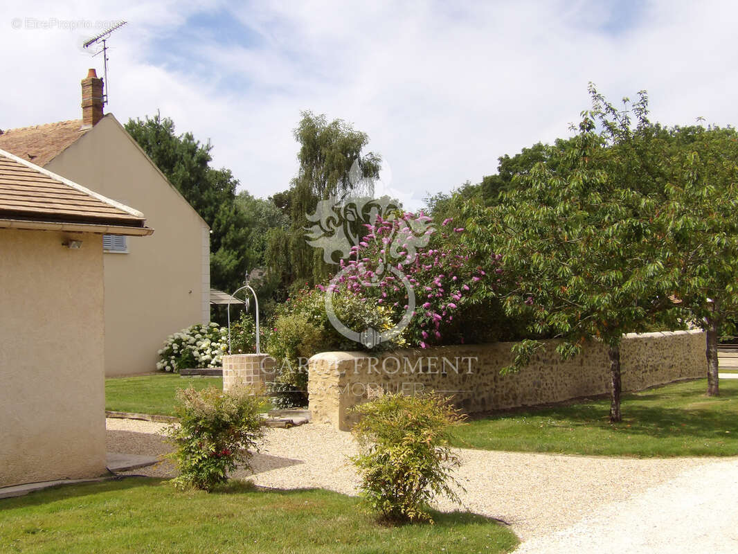 Maison à FONTENAY-LES-BRIIS