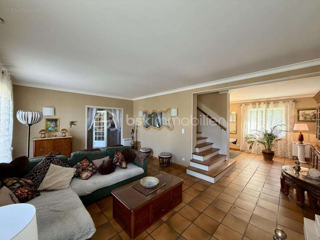 Maison familiale de 170 m² avec piscine, sous-sol complet et terrain arboré de 2 570 m² - 87220 Eyjeaux - photo 6