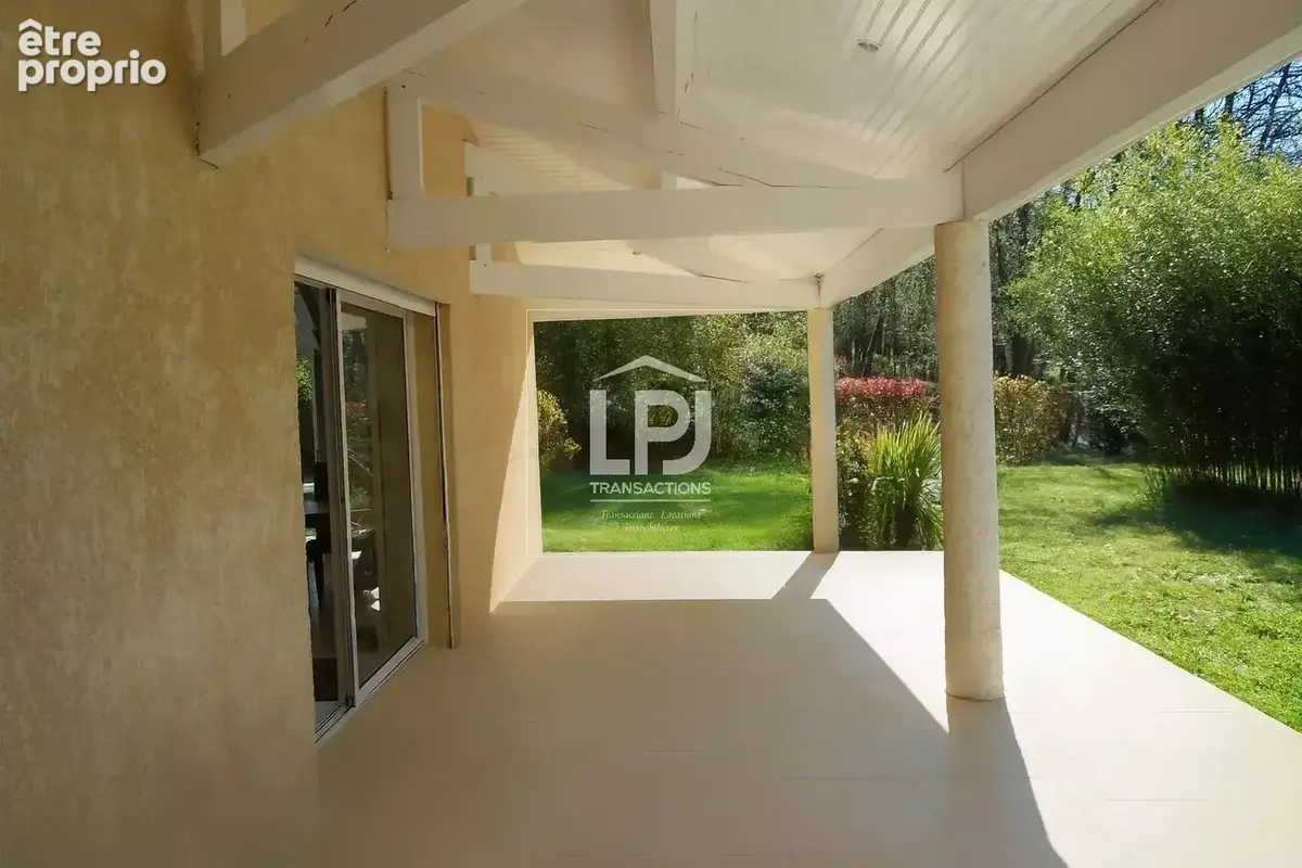 Propriété d’exception – T7 de plain-pied de 177 m² au cœur d’un parc paysager avec piscine et bois privé - photo 4