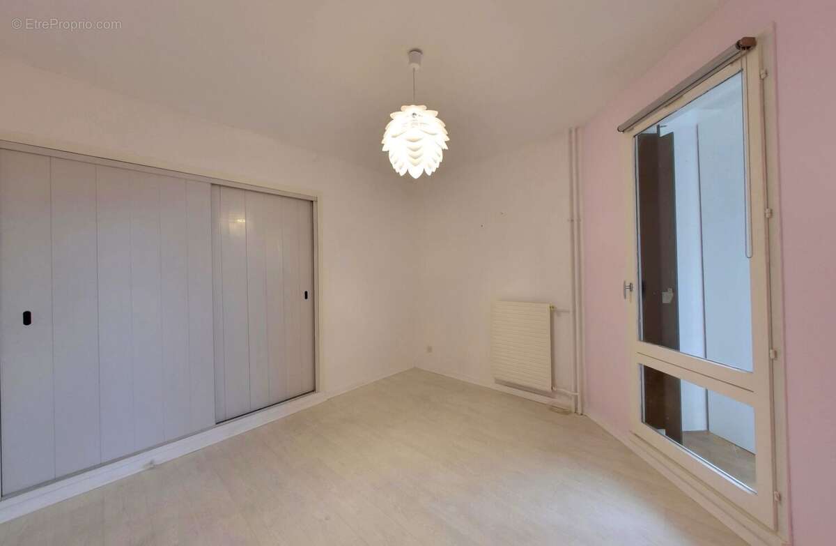 CHAMBRE 2 - Appartement à ECHIROLLES