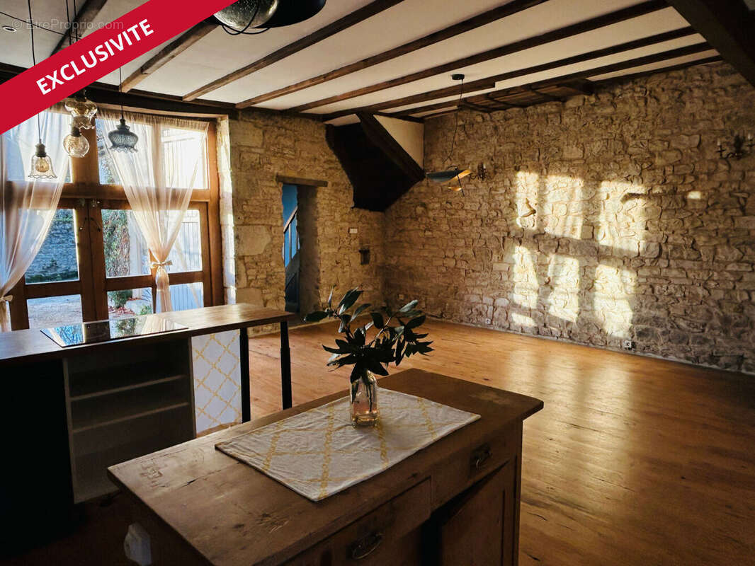 Maison à NANTEUIL-EN-VALLEE