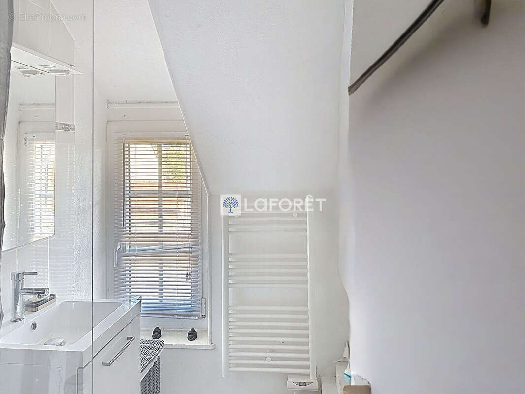 Maison à SAINT-JEAN-LES-DEUX-JUMEAUX