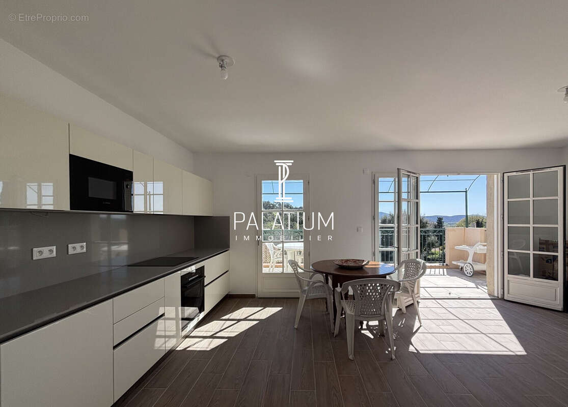 Appartement à GRIMAUD