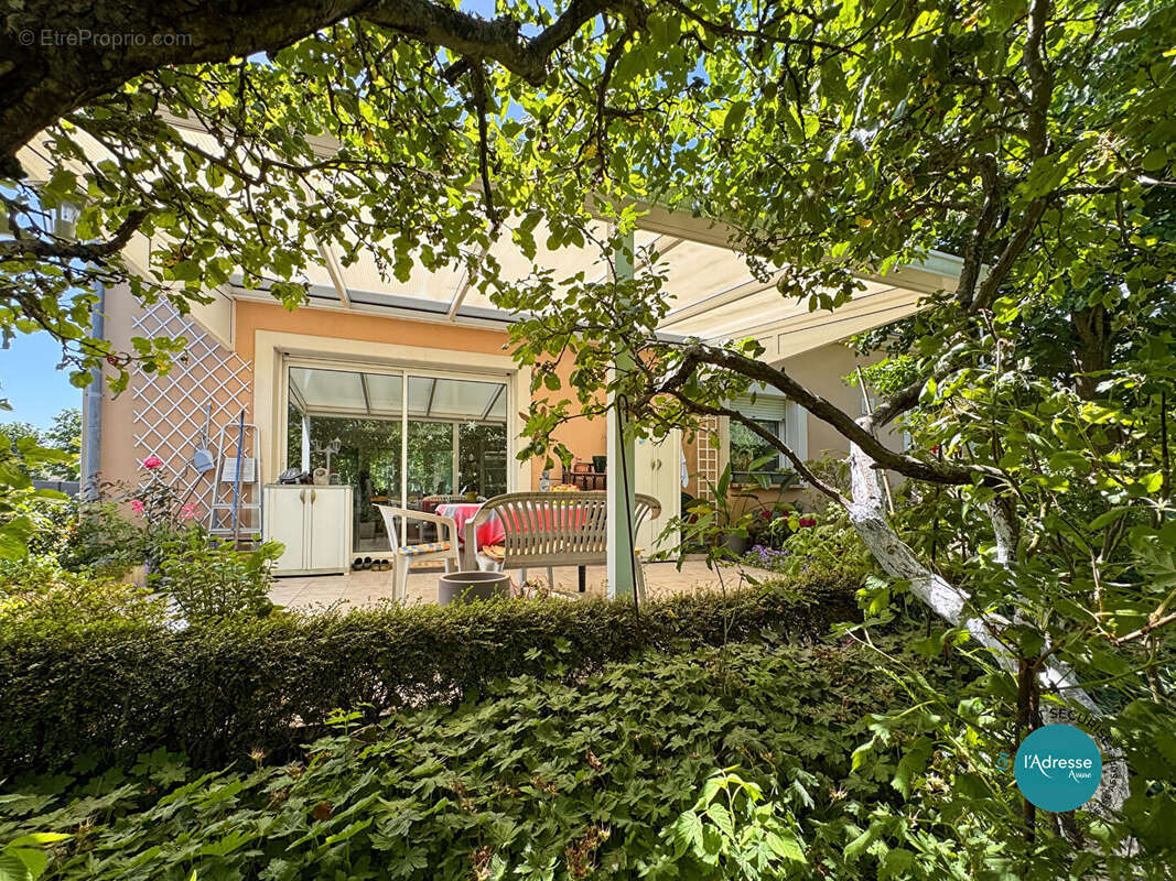 Maison à LE COUDRAY-MONTCEAUX