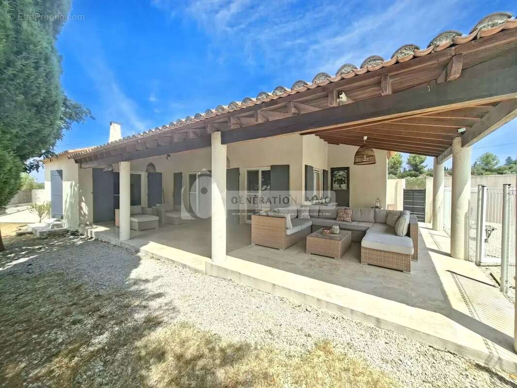 Maison à FONTVIEILLE