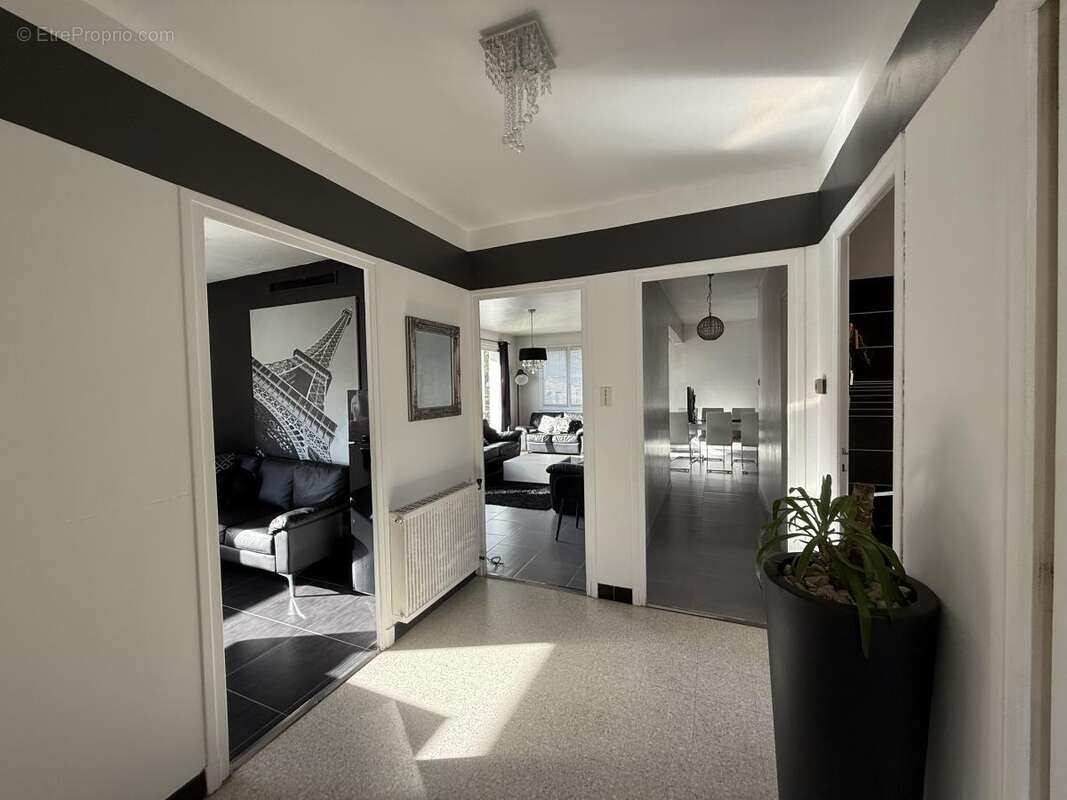 Maison à SAINT-LAURENT-DU-PAPE