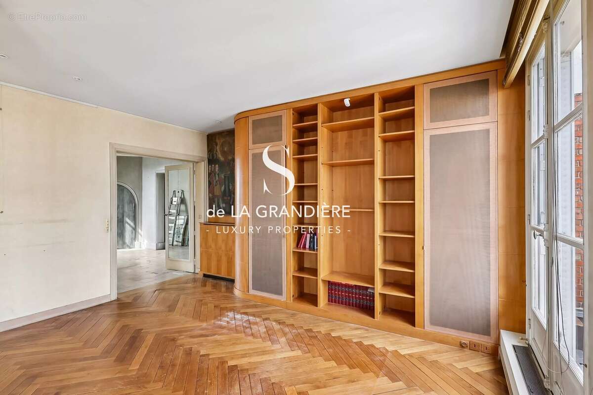 Appartement à PARIS-16E