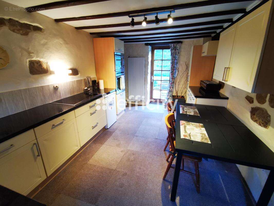 Maison à SAINT-SEVER-CALVADOS