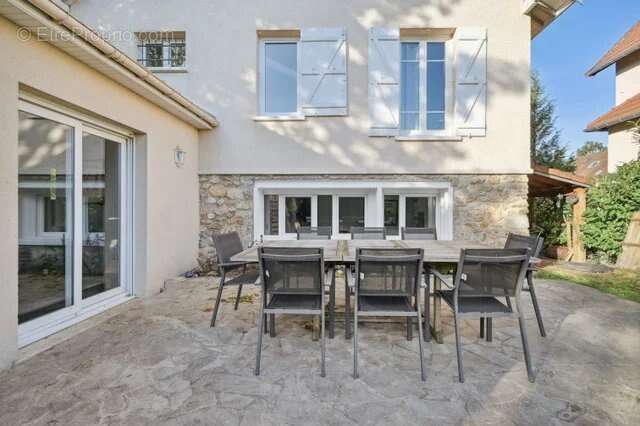 Maison à LA CELLE-SAINT-CLOUD