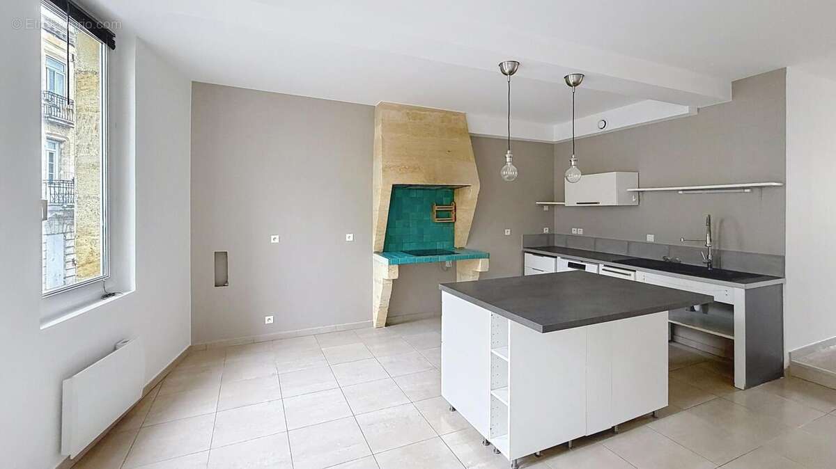 Appartement 250 m² à Libourne  - photo 2