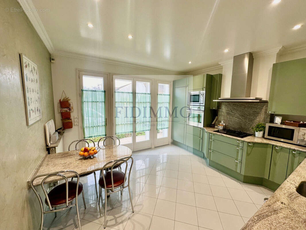 Maison à CHENNEVIERES-SUR-MARNE