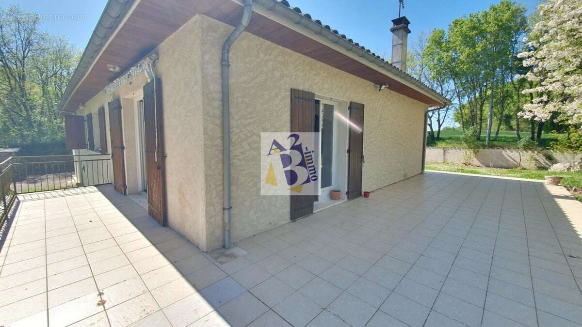 Maison à PUYMOYEN