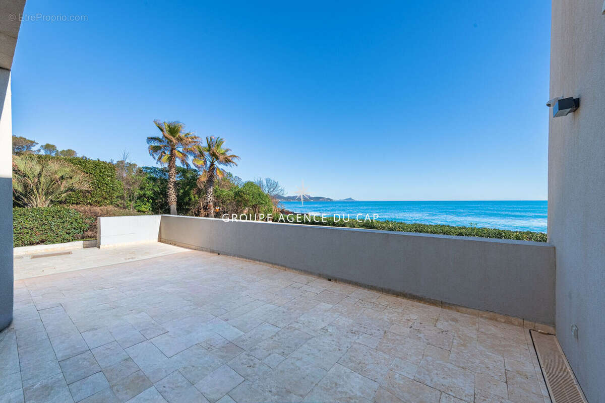 Villa pieds dans l'eau saint aygulf - 7 pièce(s) - 238 m2 - photo 16
