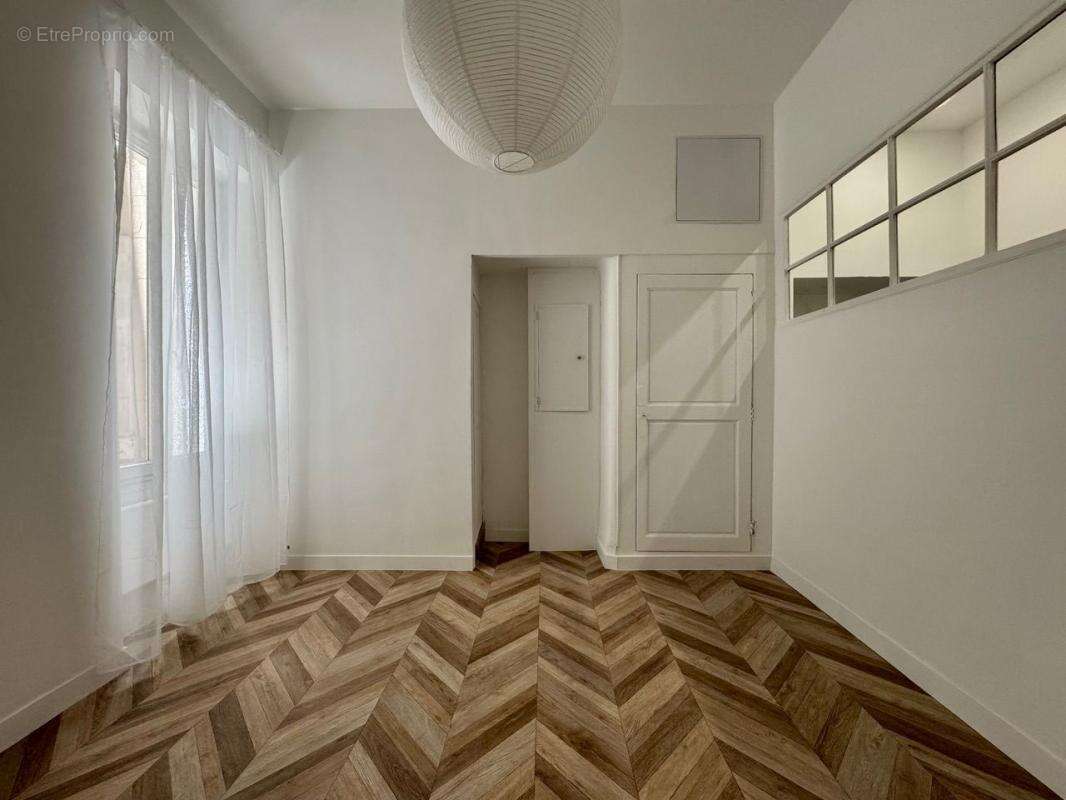 Appartement à MARSEILLE-1E