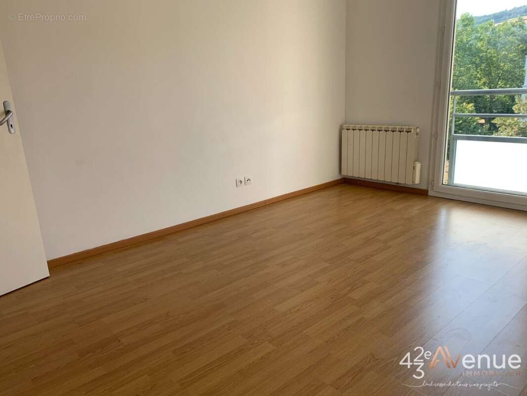 Appartement 63 m² à Saint-Etienne  - photo 6