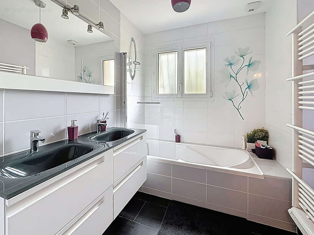 Maison à LES ESSARTS-LE-ROI