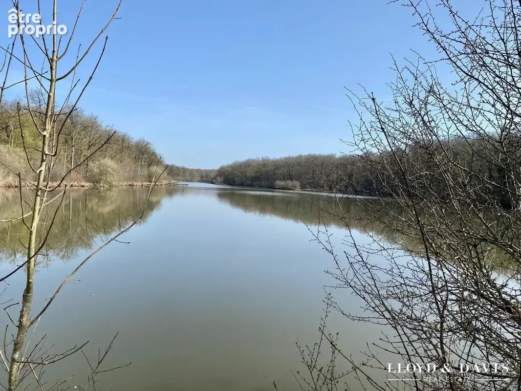 vue de l'étang - Terrain à SAINT-HILAIRE-LES-ANDRESIS