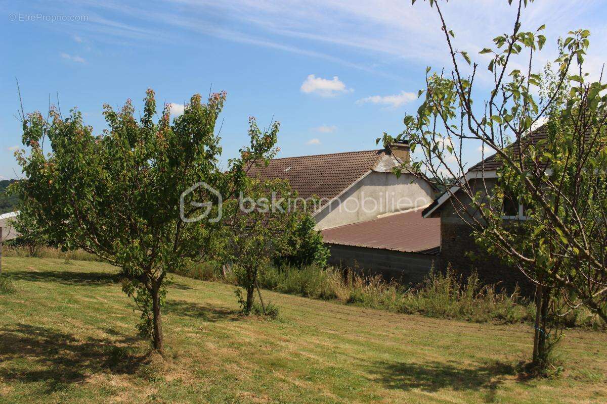 Authenticité et potentiel — Corps de ferme de 1797 sur 7 ha avec lac - photo 12
