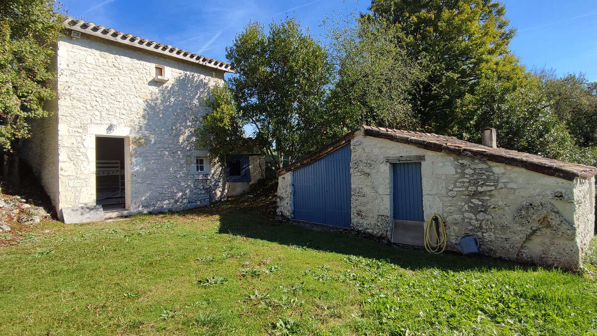 Maison à MONTAIGU-DE-QUERCY
