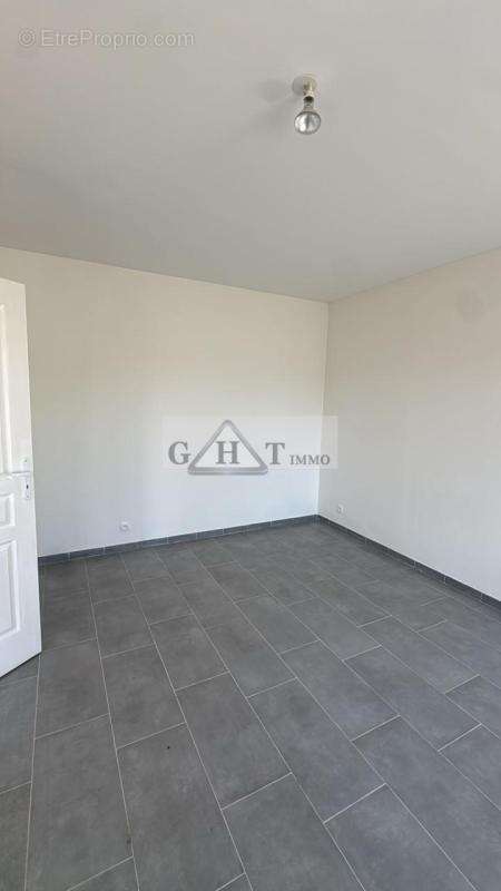 Immeuble a vendre entièrement rénové – 3 logements – saint-denis - photo 8