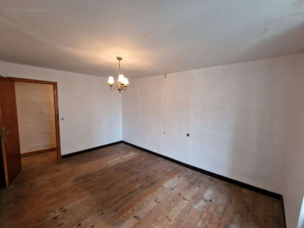 Maison à VILLARDONNEL