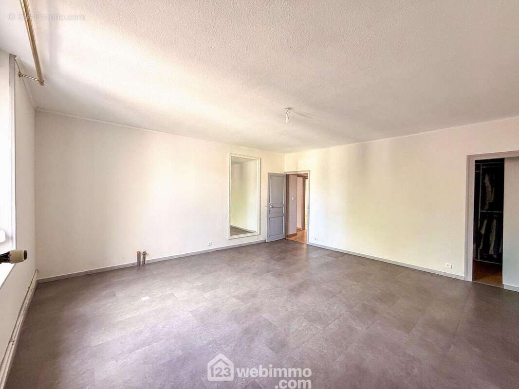 Grande chambre avec dressing, possible suite parentale - Maison à VERDUN