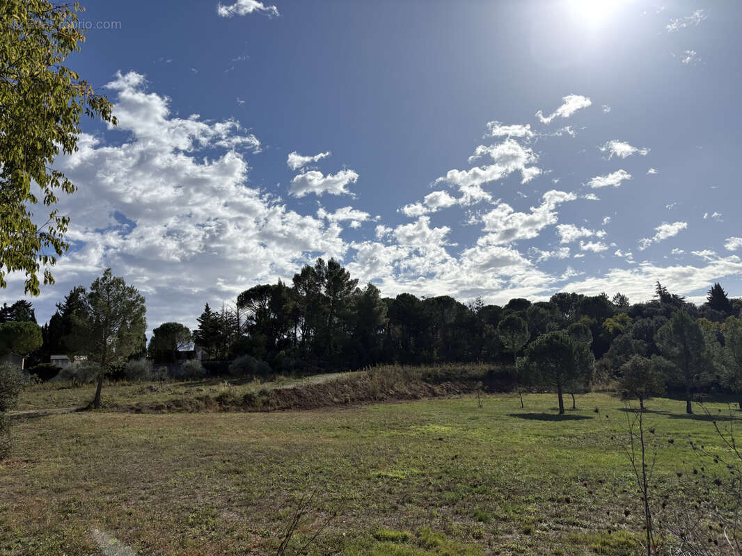 Terrain à CLARENSAC