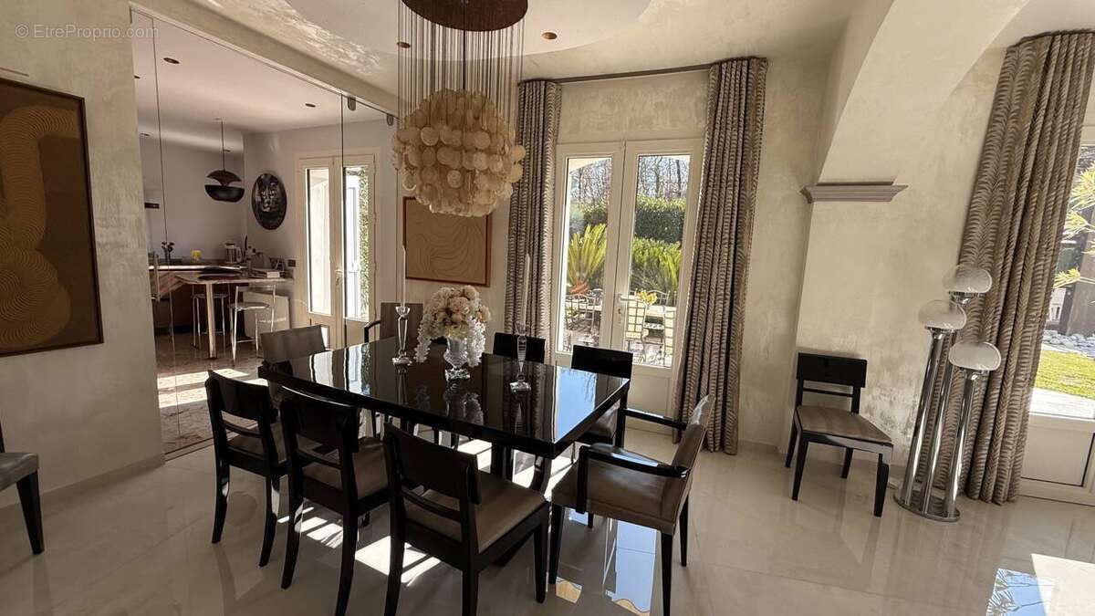 Maison à ROQUEFORT-LES-PINS