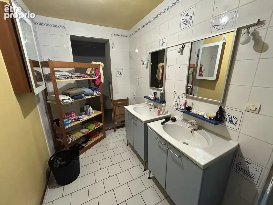 Proche A23, beau potentiel pour cette maison à rénover développant environ 241m2 + sous-sol ! - photo 11