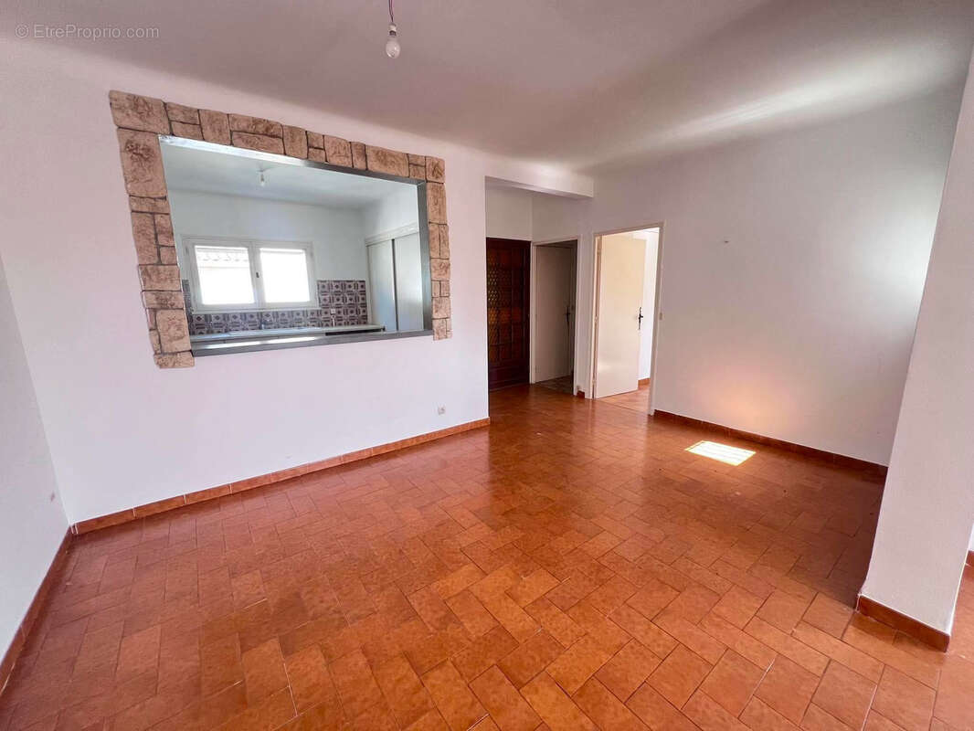Appartement à FOURQUES